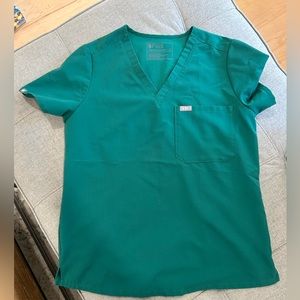 Figs Catarina one pocket scrub top. - hunter green- medium